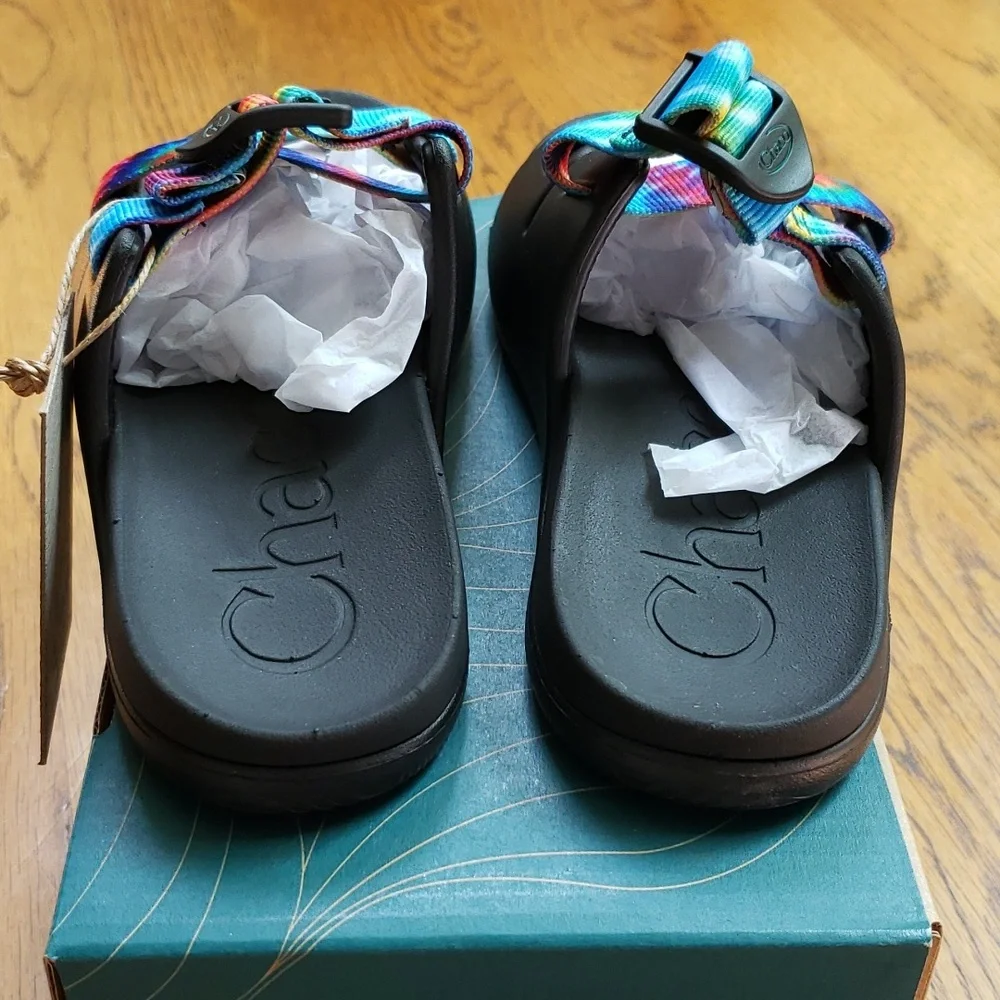 NIB Chaco Chillos Slide Sandal In Black Rainbow Tie Dye Kids Size 2